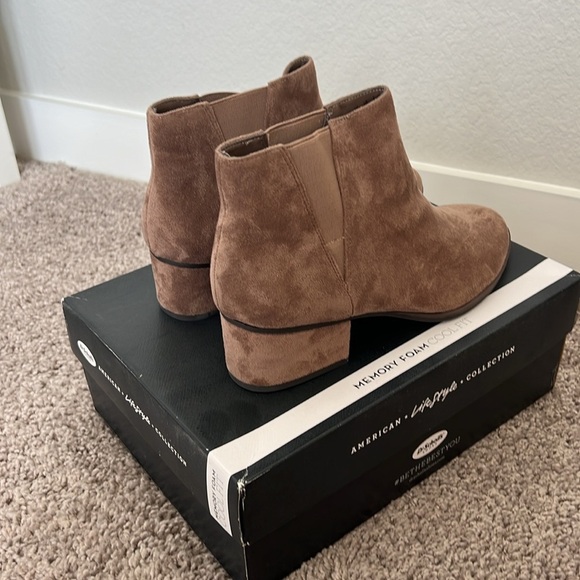 NWT Dr. Scholl's Stucco Suede Tan Short Booties - Picture 4 of 6